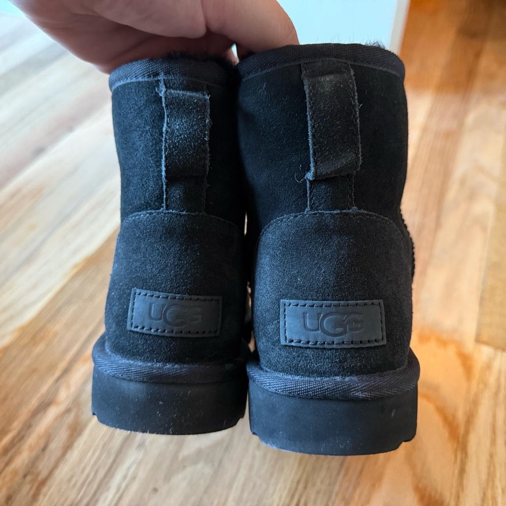 Ugg Mini - image 2